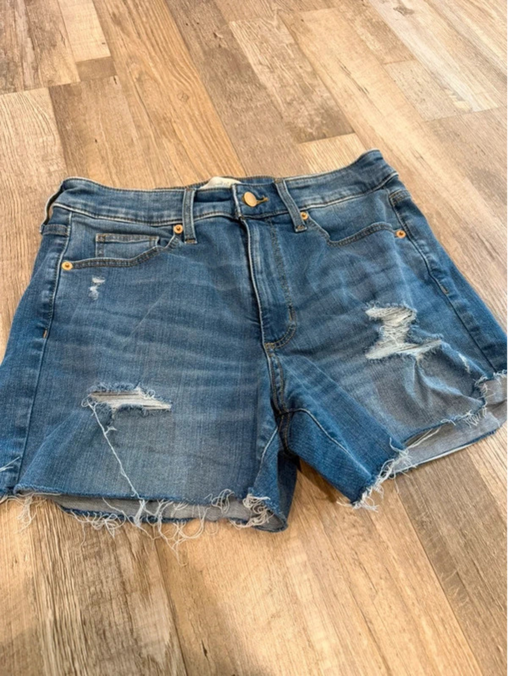 Universal thread women size 8 jean shorts